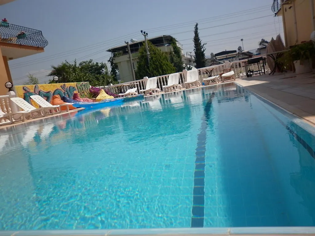 Oezguer Hotel 페티예